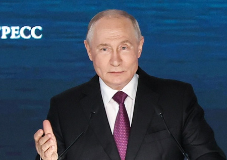 Путин предложил продлить выплату за третьего ребенка в одной части России