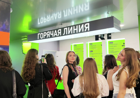 RT разместил на ВЭФ-2026 кафе «Горячая линия»