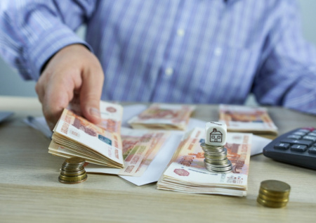 Названы отрасли в России с зарплатами выше 200 тыс. рублей