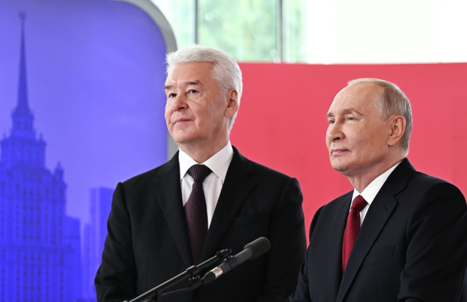 Президент РФ Владимир Путин и мэр Москвы Сергей Собянин открывают по видеосвязи новые инфраструктурные объекты в Москве в День города