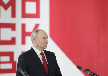 Путин присвоил звание Героя России известному космонавту