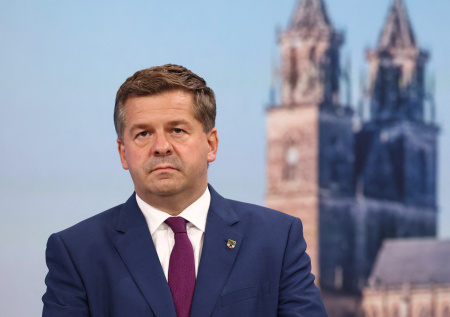 Премьер-министр Саксонии-Анхальт сделал заявление после победы АдГ