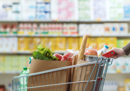 В украинских городах выстроились огромные очереди за продуктами