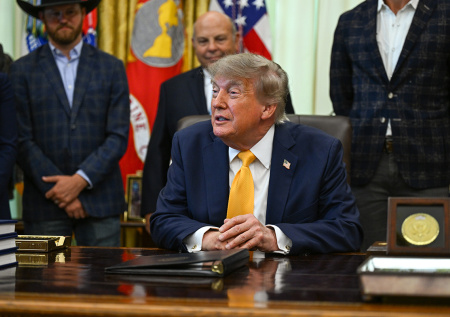 Рейтинг Трампа упал до исторического минимума