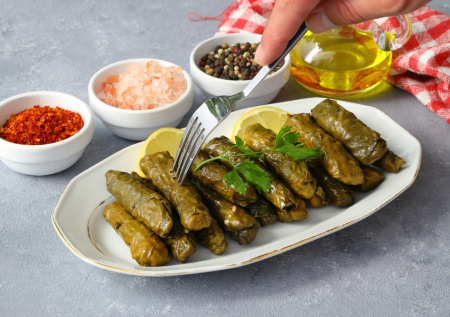 Обед по-восточному: 3 рецепта вкусной долмы — с мясом, ленивой и постной