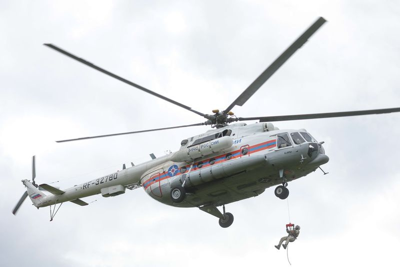 Вертолет МЧС Ми-8