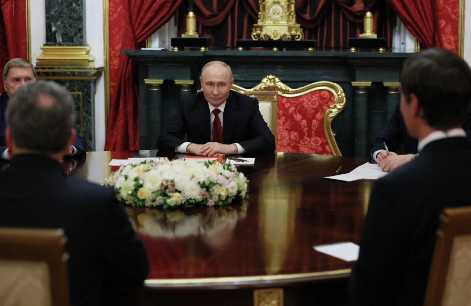 Владимир Путин во время встречи в Москве со специальным посланником президента США Стивом Уиткоффом и зятем президента США Джаредом Кушнером