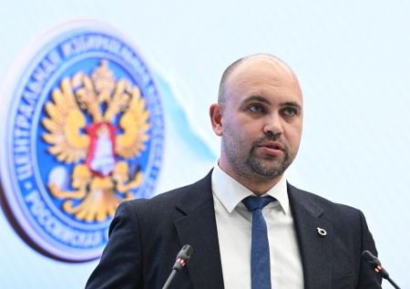 Кандидата от «Яблока» сняли с выборов из-за Бэнкси и Сахарова