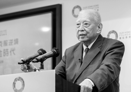 Умер первый глава Гонконга после его передачи Китаю