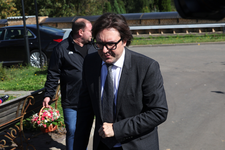 Андрей Малахов на церемонии открытия памятника певцу Бедросу Киркорову и его супруге Виктории