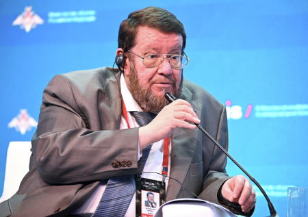 Слова о Захаровой, увольнение с канала: куда пропал Евгений Сатановский