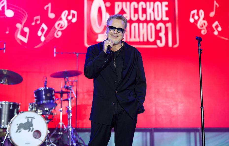 Владимир Пресняков выступает на вечеринке в честь 31-летия «Русского радио» в Москве