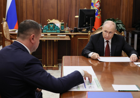 Путин указал на первостепенные интересы при решении вопросов с мигрантами