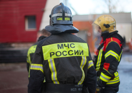 Крупный пожар вспыхнул в жилом секторе Тюмени