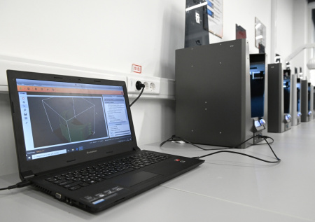 Первый промышленный 3D-принтер включили в реестр Минпромторга