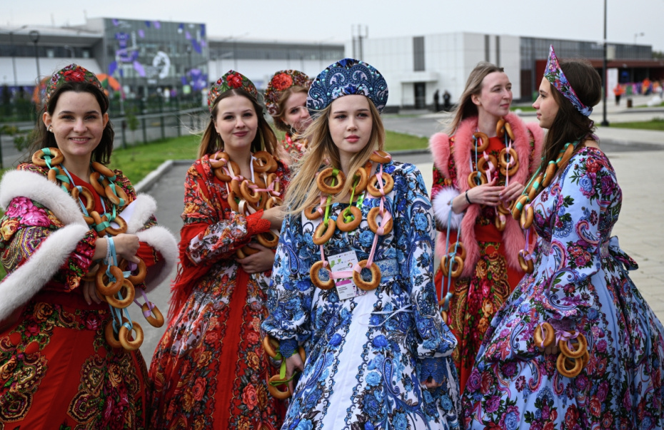 Участницы международного фестиваля молодежи в Екатеринбурге