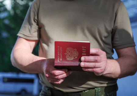 Паспорт в кармане помог российскому бойцу выжить при атаке дрона