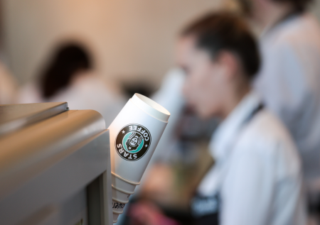 Знаменитый ресторатор обвинил Starbucks в нечестной конкуренции