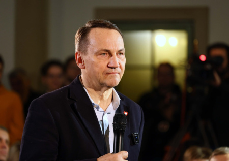 «Своей глупостью»: польского депутата возмутил призыв Сикорского по России