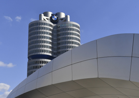 BMW сохранил контроль над «БМВ Банком» в России