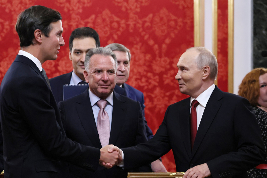 Президент России Владимир Путин, спецпосланники президента США Стив Уиткофф и Джаред Кушнер