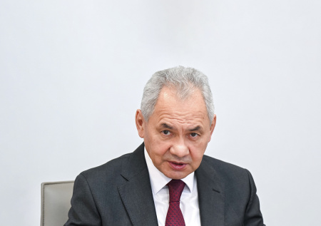 Шойгу заявил о попытках Запада создать очаги напряженности у границ России