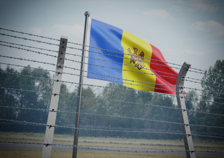 Работа КПП Паланка на границе с Украиной оказалась парализована