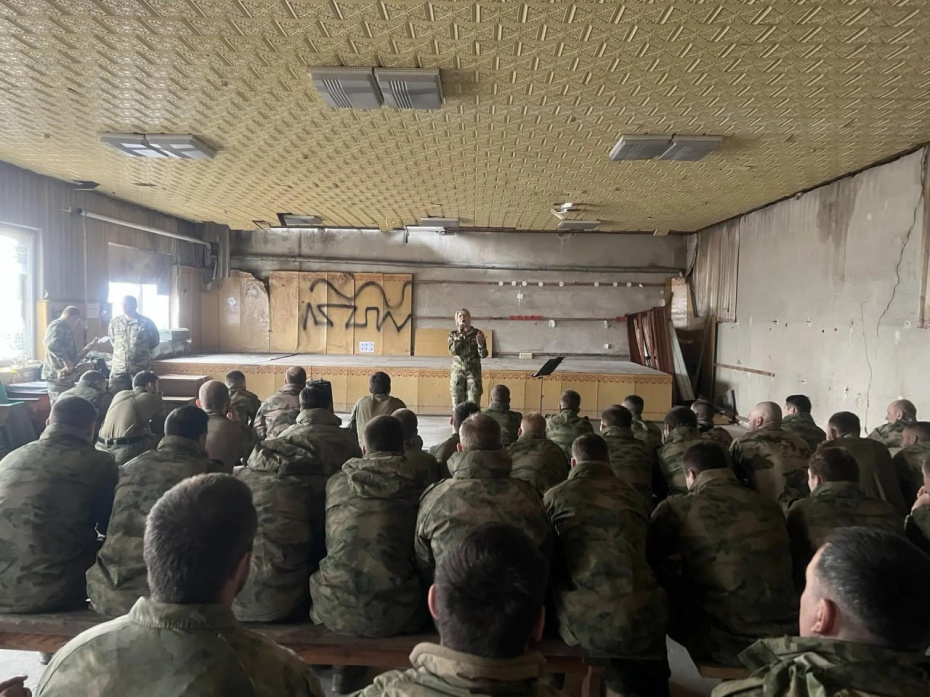 Солист оркестра сержант Дарья