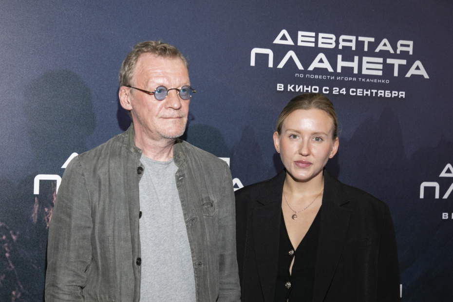 Актер Алексей Серебряков с дочерью Дарьей на премьере фильма «Девятая планета»