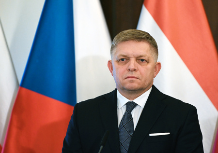 Фицо внезапно передумал ехать на Украину в преддверии саммита