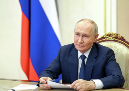 Путин трогательно обратился к сестре бойца СВО из Дагестана
