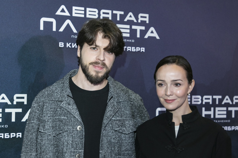 Композитор Марк Дорбский с супругой актрисой Валерией Ланской на премьере фильма «Девятая планета»