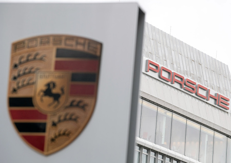 Стало известно о масштабных сокращениях на заводах Porsche