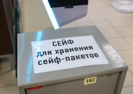 Сейф-пакеты с бюллетенями вскрыли ночью в российском регионе