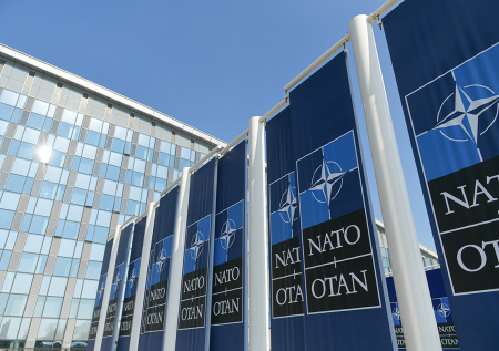 Два генерала поборются за пост главы Военного комитета НАТО