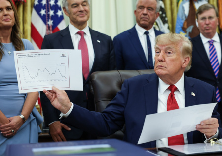 Трамп потребовал от Зеленского прекратить удары по НПЗ России