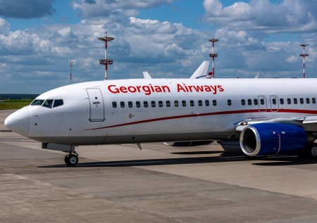 Около 200 пассажиров Georgian Airways застряли в аэропорту без еды и воды