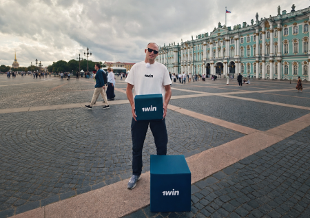 1win Charity и «Добродомик» исполнили желания пожилых петербуржцев