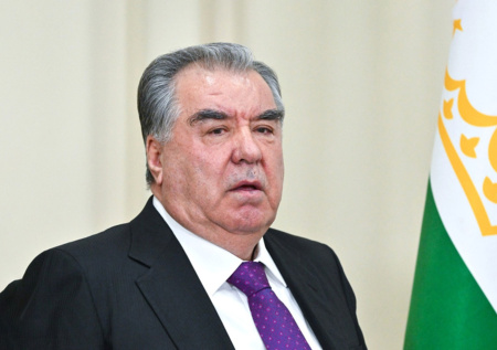 Президент Таджикистана поздравил Путина с итогами выборов