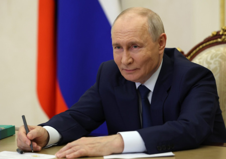 Путин попросил Решетникова доложить о переезде госкомпаний в регионы