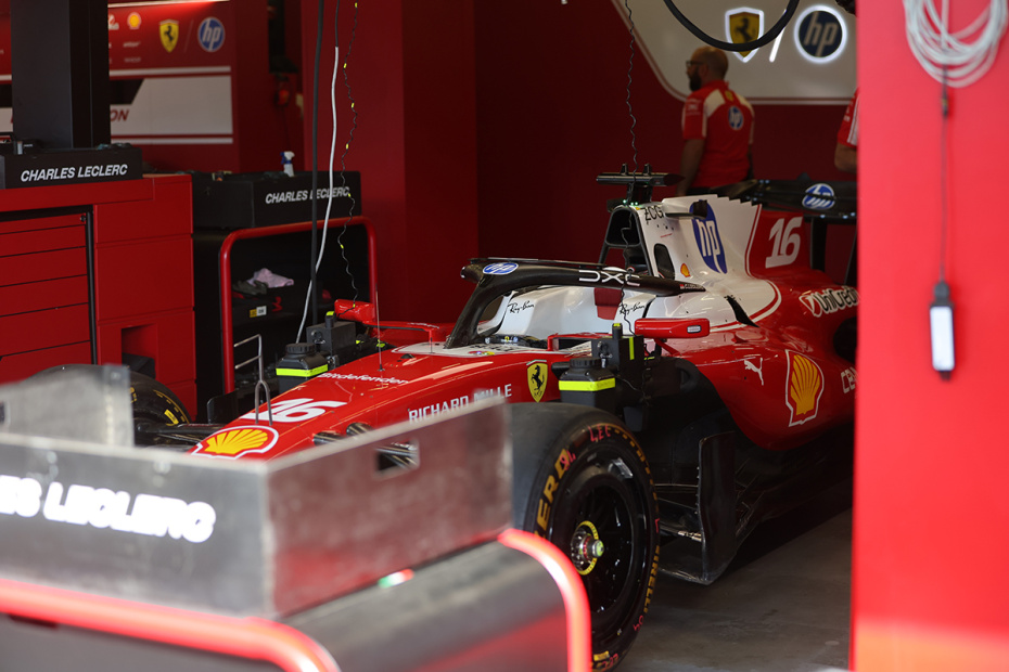 Болид Ferrari с постоянным гоночным номером 16 в современной «Формуле-1» пилотирует монегасский гонщик Шарль Леклер, выступающий за команду Scuderia Ferrari с 2019 года