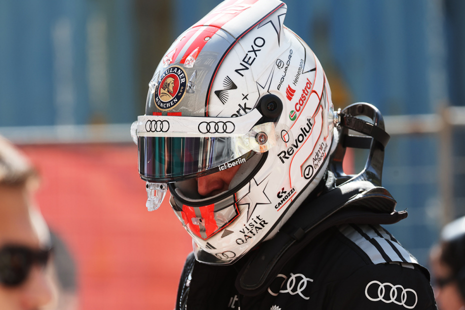 Пилот болида Audi R26 команды Audi Revolut F1 Team Нико Хюлькенберг на свободном заезде Гран-при Азербайджана «Формулы-1» на городской трассе Баку 24 сентября 2026 года