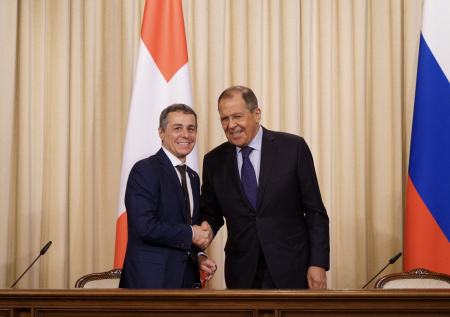 Лавров пошутил об увольнении главы МИД Швейцарии за совместный снимок