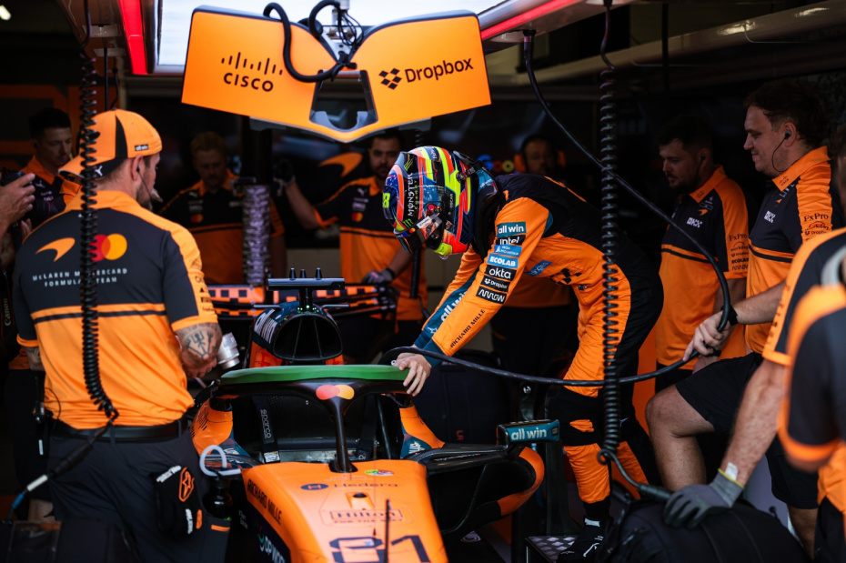 Пилот команды McLaren Оскар Пиастри (болид MCL40) во время Гран-при Азербайджана «Формулы-1» 25 сентября 2026 года