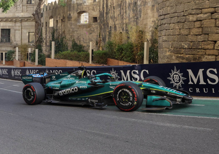 Пилот Aston Martin попал в аварию на Гран-при «Формулы-1» в Баку