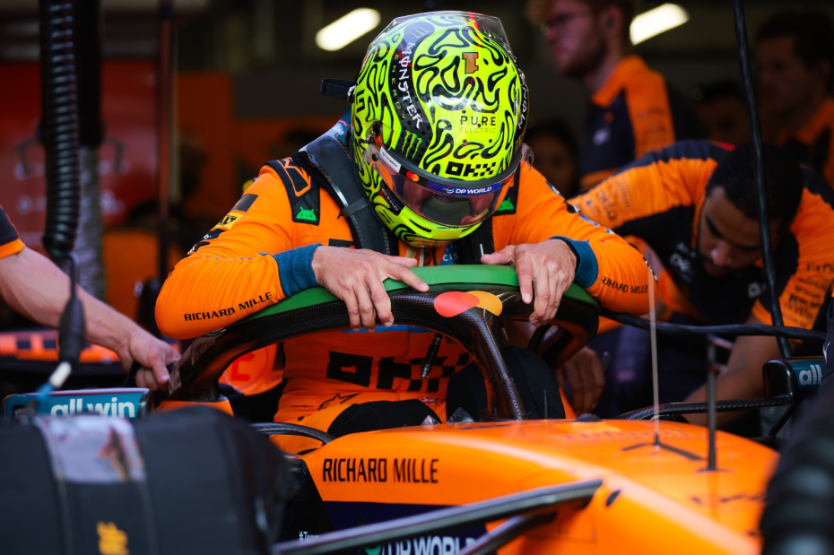 Пилот команды McLaren Ландо Норрис (болид MCL40) во время Гран-при Азербайджана «Формулы-1» 25 сентября 2026 года
