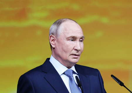 Путин: культура наводит мосты между людьми сквозь любые санкции