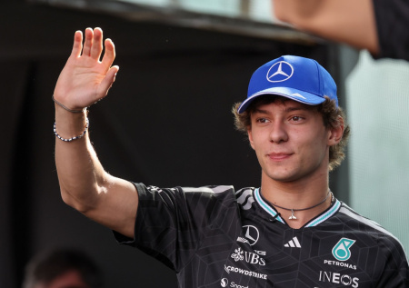 Пилот Mercedes Антонелли не продолжил борьбу в квалификации гран-при в Баку