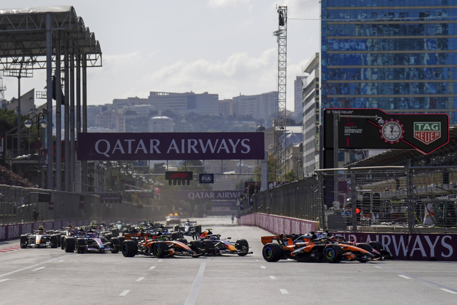 Старт гонки в Баку на трассе Baku City Circuit, Азербайджан