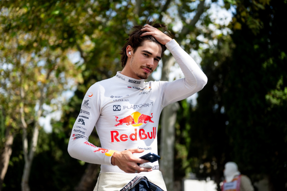 Никола Цолов (№ 6, Campos Racing) во время 12-го этапа чемпионата FIA «Формула-2» 2026 года